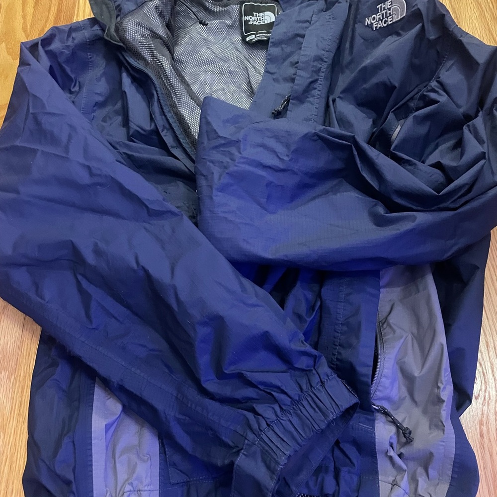 The North Face Men's Navy zip up windbreaker jacket raincoat outdoor Jacket